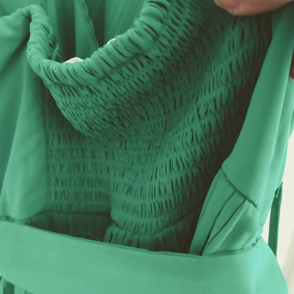 Beyond Words Kelly Lime Green Smocked Pleated V-Neck Criss Cross Strap Romper M - Picture 11 of 14